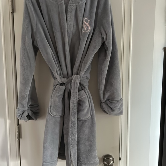 Victoria Secret’s Robe - Picture 2 of 3